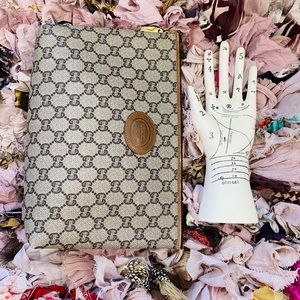 VINTAGE 🤙🏽 Gucci Plus Large Pouch